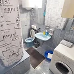 아파트 Modern Flat In Omis, With Terrace And Views, 80m² 오미스