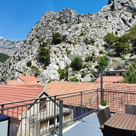 Modern Flat In With Terrace And Views 80m² Omis