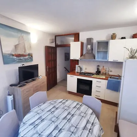 Modern Flat In Omis, With Terrace And Views, 80m² 아파트 *