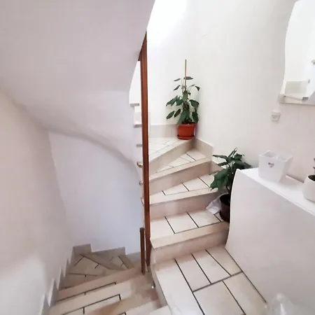 Modern Flat In Omis, With Terrace And Views, 80m² Omiš