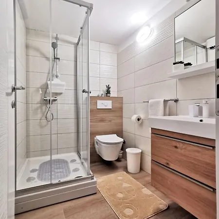 Modern Flat In Omis, With Terrace And Views, 80m²