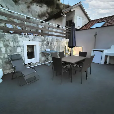 아파트 Modern Flat In Omis, With Terrace And Views, 80m² *