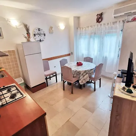 Modern Flat In Omis, With Terrace And Views, 80m² 아파트 오미스