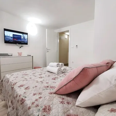 Modern Flat In Omis, With Terrace And Views, 80m² *