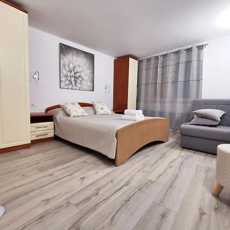 Modern Flat In Omis, With Terrace And Views, 80m² * Omiš