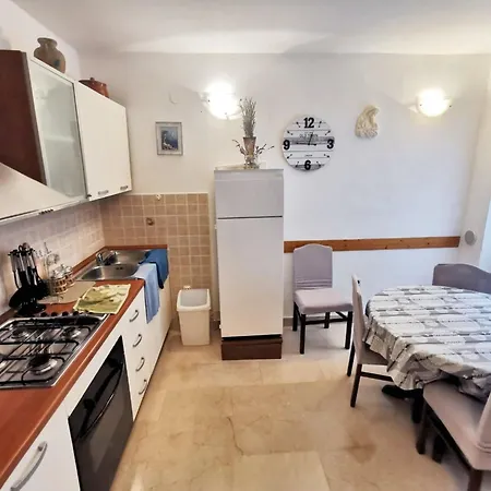 Modern Flat In Omis, With Terrace And Views, 80m² 아파트 오미스