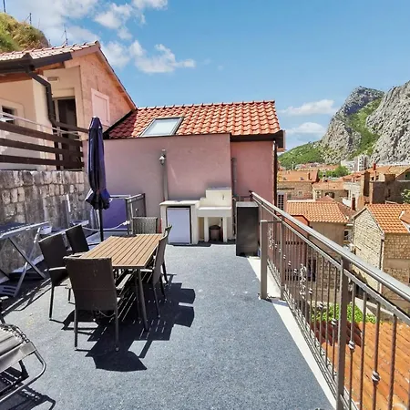 Apartment Modern Flat In With Terrace And Views 80m² Omis