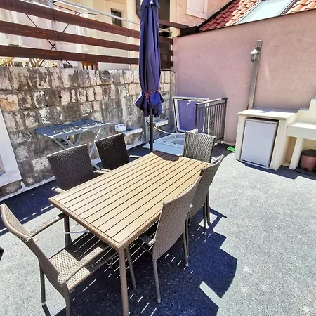 Modern Flat In With Terrace And Views 80m² Omis