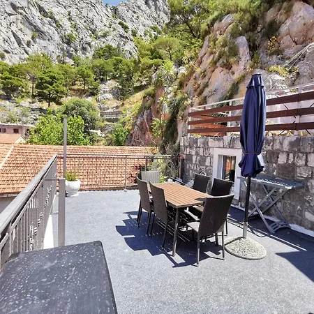 Modern Flat In Omis, With Terrace And Views, 80m² * Omiš