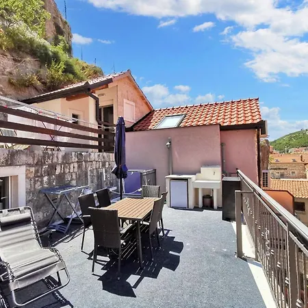 Modern Flat In With Terrace And Views 80m²