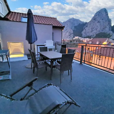 Modern Flat In Omis, With Terrace And Views, 80m² Apartament